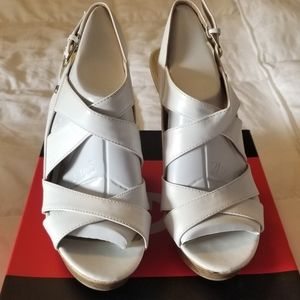 Guess white wedges